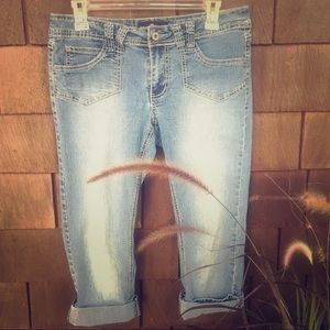Ligh denim blue jeans capris